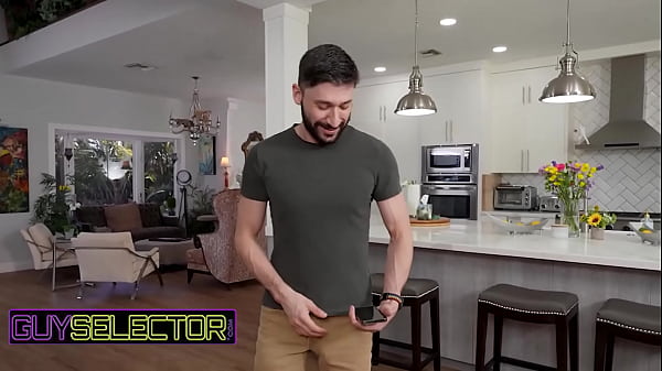 Image GUY SELECTOR - Straight Guy Scott DeMarco Mistakenly Sends A Nude Pic To His Roommate Riley Mitchel & Makes Him Horny