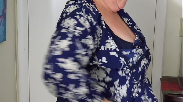 Image Big Fat ass white girl pissing and gets close up pussy fucking with her  pussy full of cum from black cock creampie before work