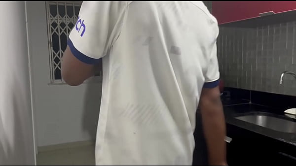 Image Meu enteado empurrou a piroca grande dele no meu cu enquanto eu preparava a janta