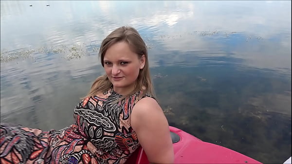 Image TRETBOOT-FICK mitten auf dem See