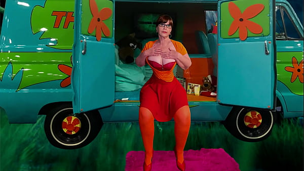 Image Granny Velma Dinkley: It's No Mystery - Fingered & Licked To Orgasm!