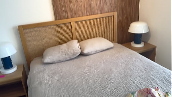 Image A madrasta peituda Leyne Rodriguez e o enteado dividiram a cama e fizeram sexo.