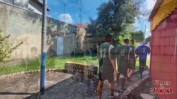 Image esposa safada chupa o time de futebol depois do jogo