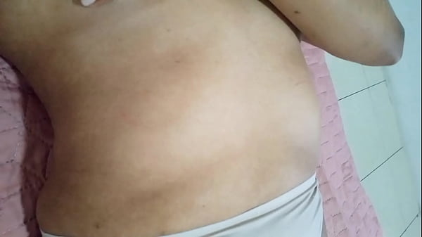Image MADRASTRA CONSENTIDA SE ACARICIA SUS PARTES INTIMAS FROTANDO SUAVEMENTE SU CLITORES YA QUE SIENTE QUE LE PICA DE LA EXITACION