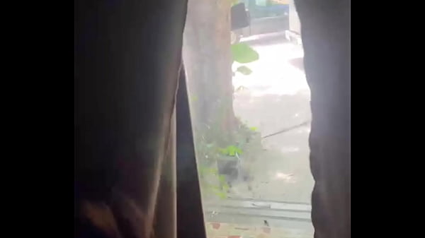 Image bercinta sambil melihat keluar jendela takut suaminya datang