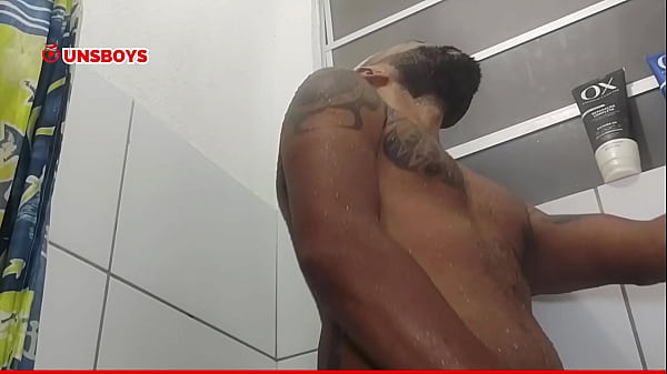 Image Tr&ecirc_s machos dotados no banho - Compila&ccedil_&atilde_o banhos #4