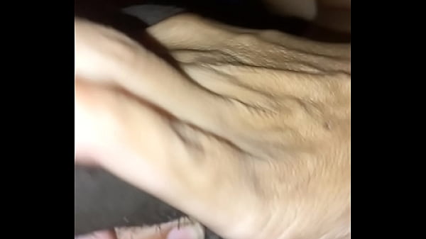 Image Isso &eacute_ o que sua esposa faz quando voc&ecirc_ trabalha, ela traz o vizinho para chupar o s&ecirc_men dele