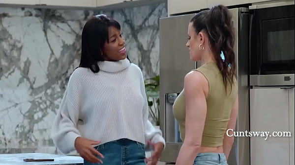 Image Ringing The Bell To Her Backdoor - Penny Barber, Nicole Kitt
