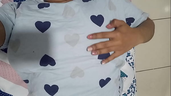 Image AHIJADA SE PONE CALENTONA EN SU DORMITORIO MASAJEANDO SU CLITORES HASTA VENIRSE EN LECHE