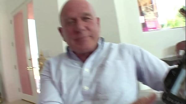 Image DIRTY OLD PHOTOGRAPHER MAN SEX ADVENTURES WITH CUTE CHICK