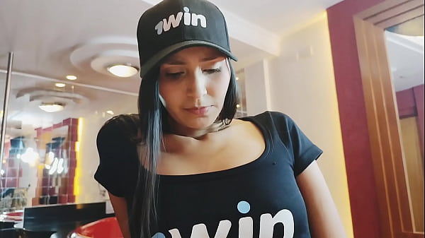 Image hermanastra bien caliente es follada por su hermanastro en cuarto de hotel