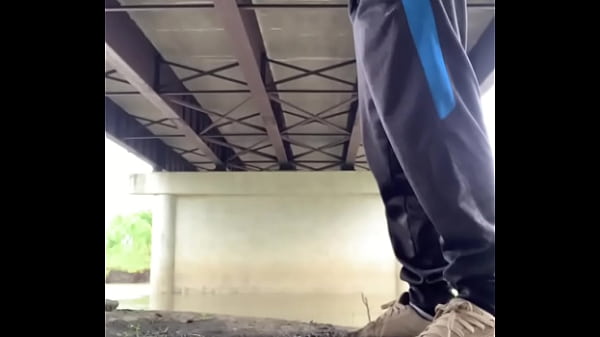 Image CUM under the bridge on a rainy day