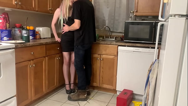 Image teen prom queen loses virginity to plumber