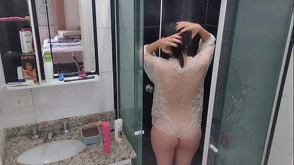 Image SAFADA COM TES&Atilde_O TOMA BANHO QUENTE E MOSTRA BUCETA