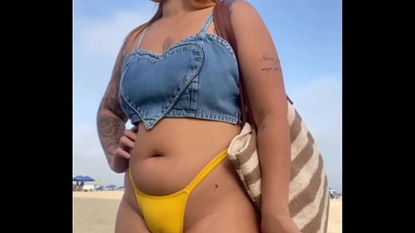 Image FIZ O CARA FICAR DE PAU DURO NA PRAIA