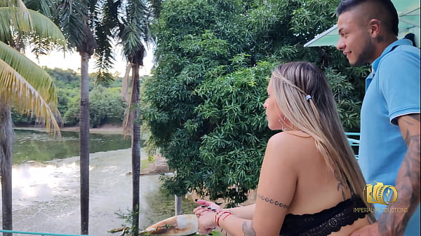 Image Mara y Thomas deciden follar en el balcon de su casa para que todos sepan lo que gusta hacer