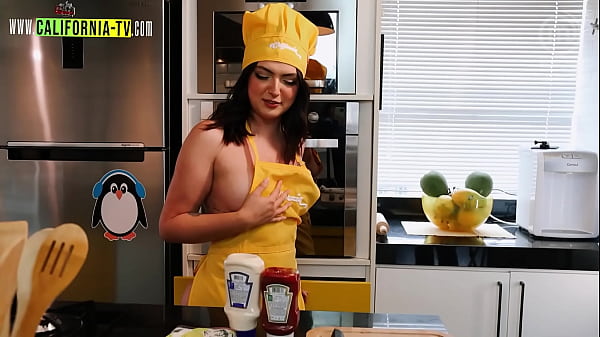 Image Clara Wellen, famosa influenciadora brasileira, foi flagrada abrindo a porta nua para um motoboy