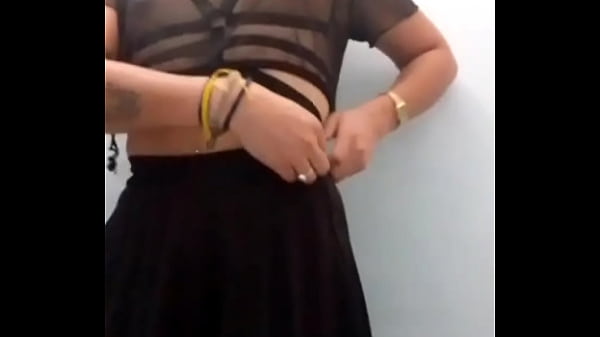 Image Linda chica trans gotica mostrando su linda verga