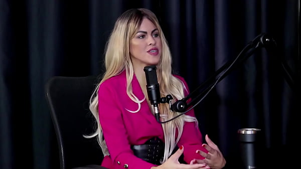 Image Safada demostra o seu boquete, tem os peitos chupados depois de dizer que o plug acabou entrando no seu cu e foi contratada pra mijar enquanto o cliente ficava na punheta - Angel Baronesa (SHEER/RED)