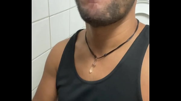 Image MAMANDO UM VAGABUNDO DE PICA ROSADA NO BANHEIRO