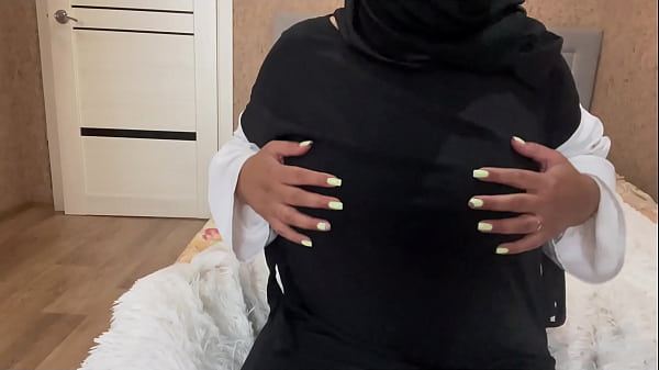 Image Arab milf Jasmine without panties