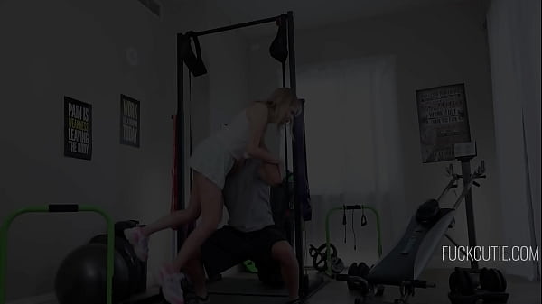 Image Tiny Stepdaughter Seduces Exercising Step Father - Coco Lovelock | FuckCutie