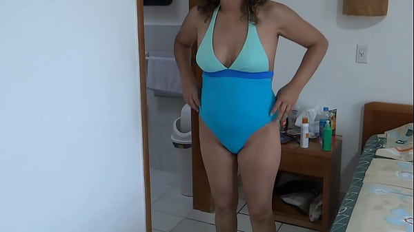 Image Beautiful mature woman masturbates before going out to the beach to show off and get cocks hard