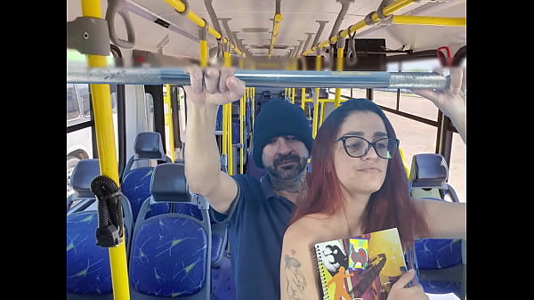 Image Estudande e fodida por estranho dentro do onibus!
