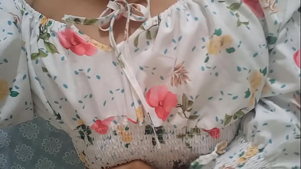 Image MI HERMANASTRA TIENE VARIOS DIAS SIN FOLLAR Y SE DESNUDA PARA DARSE UNA RICA MASTURBACION HASTA GEMIR DE PLACER