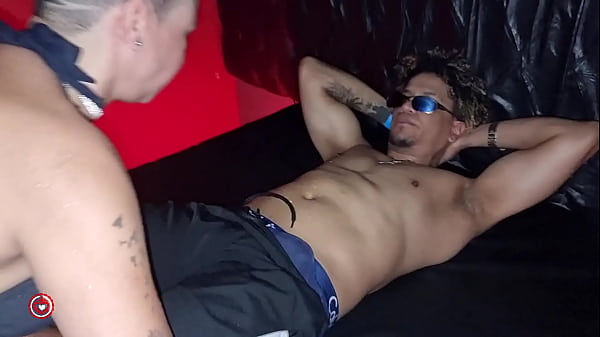 Image Dando minha buceta para um gostoso q conheci na balada