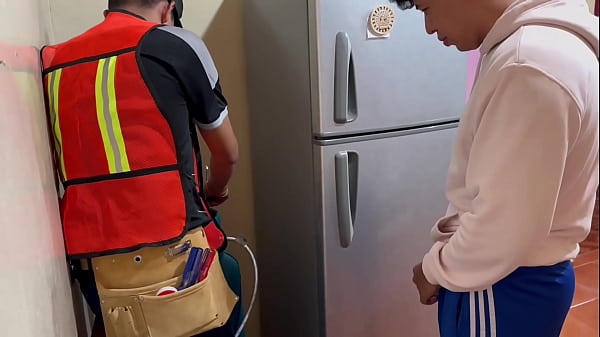 Image Lo invit&eacute_ a pasar a mi casa y me hizo el amor como si fuera su esposa