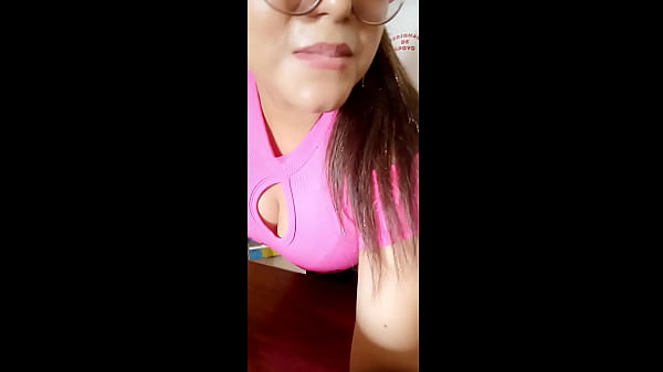 Image SE ME OCURRIO IR A VISITAR A MI MEJOR AMIGO A SU LUGAR DE TRABAJO. EL ESTABA EN SU OFICINA DE CONSULTORIA Y ME PUSE A SEDUCIRLO. AL FINAL PUDIMOS FANTASEAR Y COQUETEAR BIEN SUCIO. PORNO REAL EN EL TRABAJO