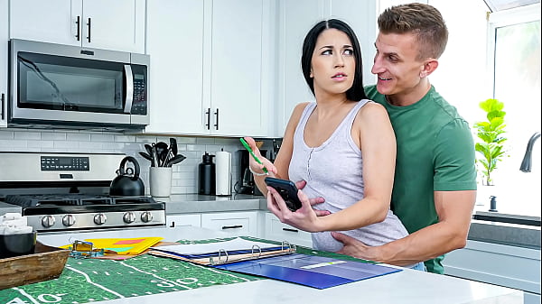 Image Boyfriend Freeuses His Girl While She Works on Preparing a Draft - Fuckanytime