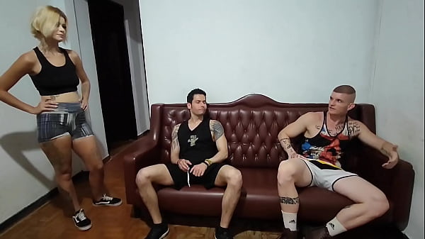 Image 2 amigos foderam a ninfeta loira no pelo antes da academia