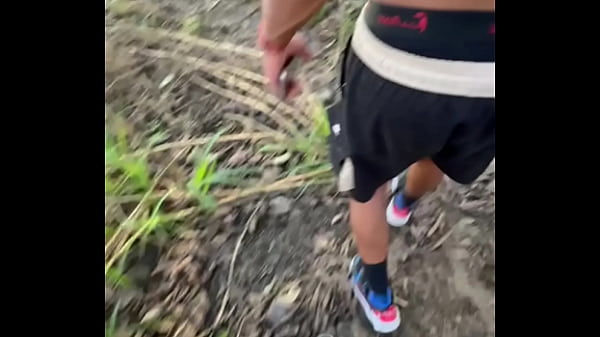 Image Negao hetero dotado vai dar um volta no matagal atras da escola e encontra um novinho sedento por rola, fode o cu dele e da leite na boquinha
