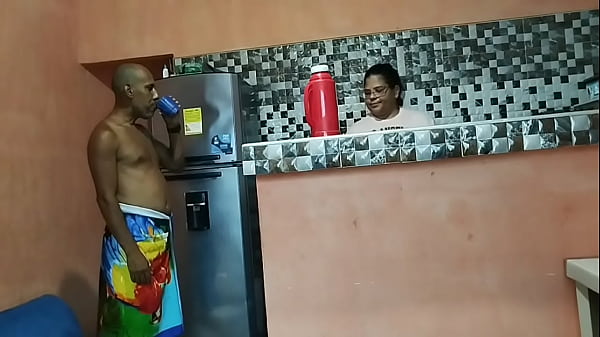 Image Llego a la cocina y veo a mi hermosa hijastra limpiando en shorts, no pude contenerme ante ese enorme culo