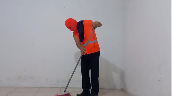 Image PORNO DE ENFERMERAS!! EL HOSPITAL TIENE A UNA ENFERMERA MUY CALIENTE. ELLA SE ANDA FOLLANDO CHUPANDO POLLAS DEL PERSONAL MASCULINO DE LIMPIEZA. PORNO REAL ESPECIAL DE ENFERMERA LAMIENDO PENE EN EL TRABAJO
