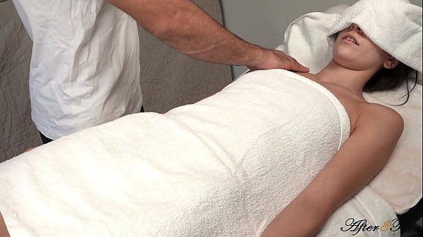 Image pervert masseur can't stop touching her pussy!