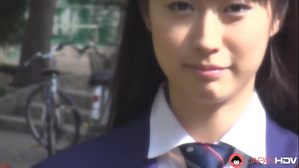 Image Tomomi Motozawa in school uniform sucks a classmate