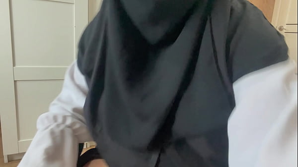 Image Arab stepmom gives jerk off instruction