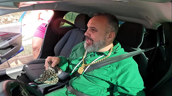 Image Parando garotas na rua conhecemos a Bibi Rikelme que entrou na carona