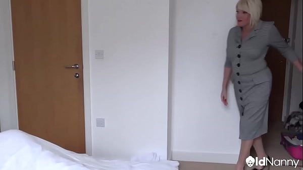 Image British Stepmom Amy Goodhead Pleasures Sam Bourne - AGEDLOVE