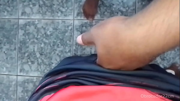 Image Neg&atilde_o rabudo da comunidade virou a puta do amigo depois de assistir o jogo.