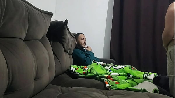 Image Meia-irm&atilde_ pede ajuda ao meio-irm&atilde_o para remover plug anal da bunda enquanto a madrasta est&aacute_ ausente