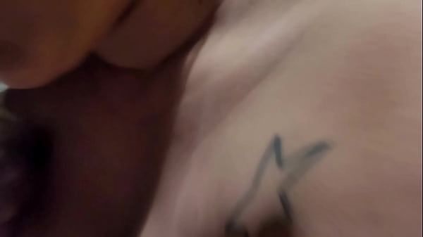 Image Dando pra dois, fetiche de corno! DP e DPV na loira casada, sexo hardcore, dando o cuzinho no pelo! Hotwife
