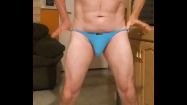 Image Baile striptease con tanga de elefante terminando desnudo.