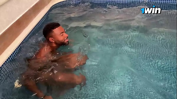 Image Decidi pegar uma piscina pra curtir o dia, e acabei sentando na rola