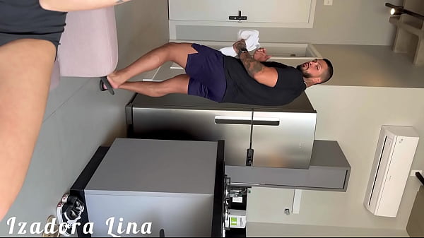 Image Aproveitamos que meu marido saiu pra praia e come&ccedil_ou com uma massagem e uma chupada bem gostosa na buceta da ruiva, depois fui minha hora de gozar na boca dela