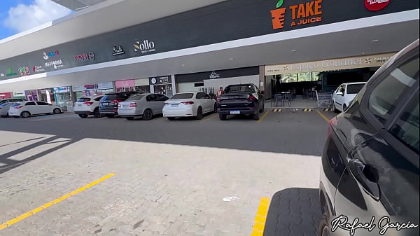 Image Deixei minha namorada gostosa sozinha no estacionamento e ela se masturbou dentro do carro com squirt delicioso no final