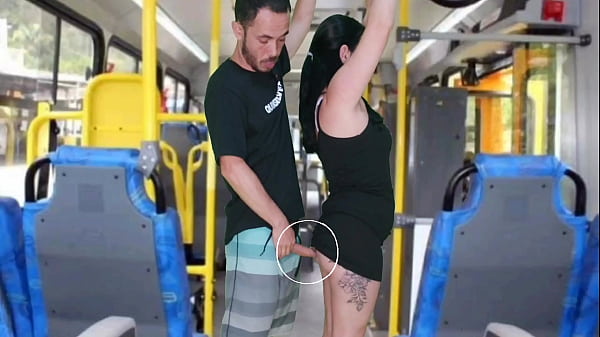 Image Velho escroto da encoxada e se masturba at&eacute_ gozar na morena dentro do &ocirc_nibus